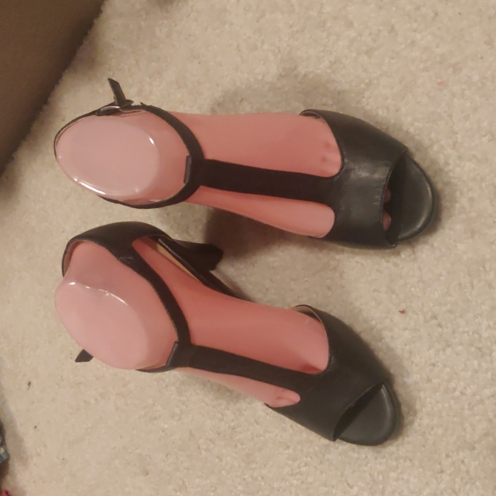 Giani Bernini Claraa Memory Foam Dress Sandals Vintage Inspired Retro Y2K Core